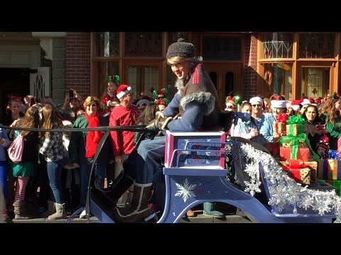 Highlights from parade filming for 2014 Disney Parks Frozen Christmas Celebration