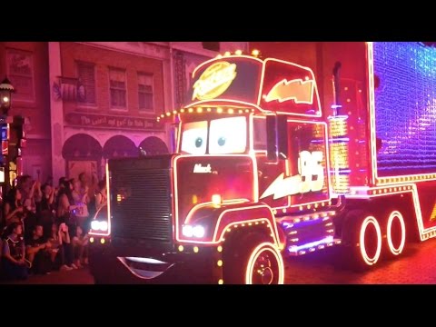 Disney&#039;s Paint The Night LED Parade at Hong Kong Disneyland
