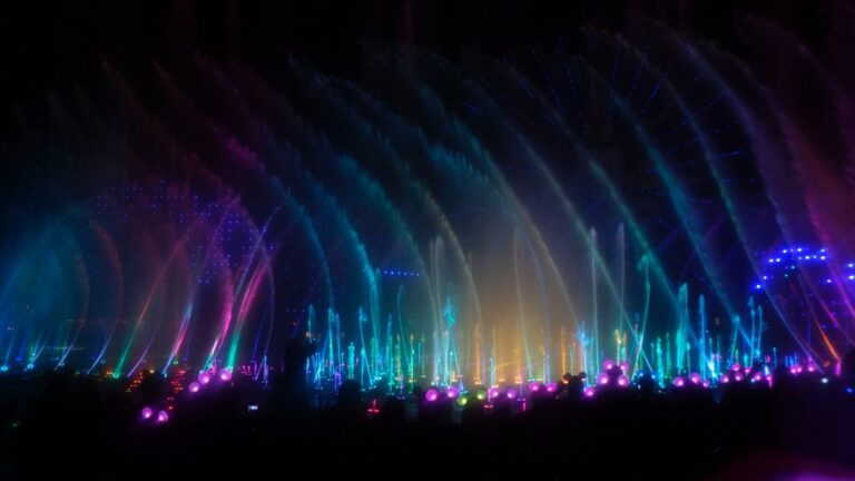Out of the Loop: World of Color: Winter Dreams debuts at Disney California Adventure