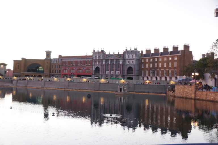 Diagon Alley London waterfront facade revealed at Universal Studios – photos/video