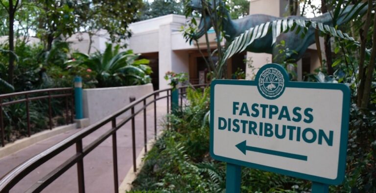 New tests at Disney World signal the end of paper FastPasses and FastPass machines