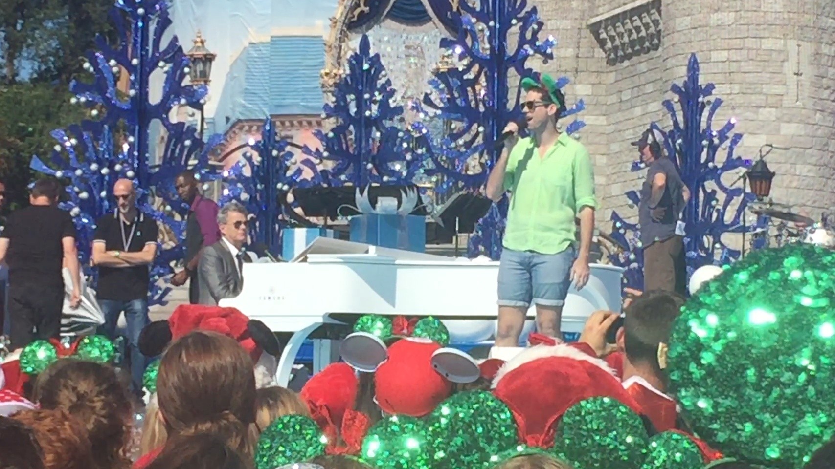 Audience member stuns crowd and David Foster during taping for annual Disney Christmas Celebration