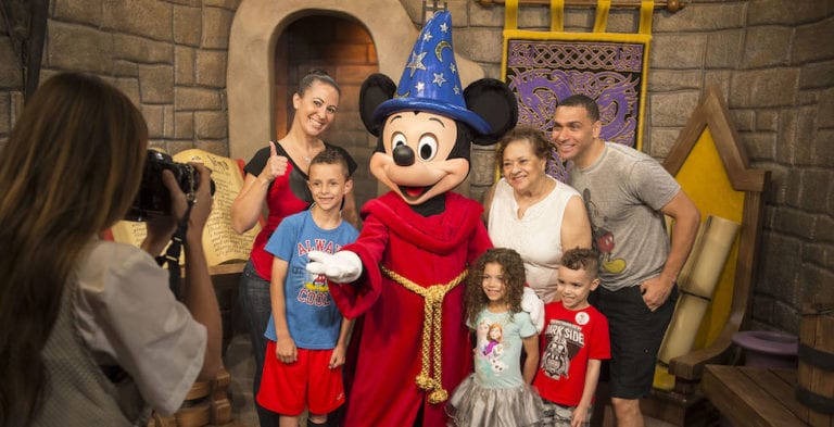 Disney moves to PhotoPass automation at select Walt Disney World character locations