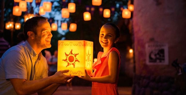 ‘Let it glow’ with light-up Disney PhotoPass props at Walt Disney World