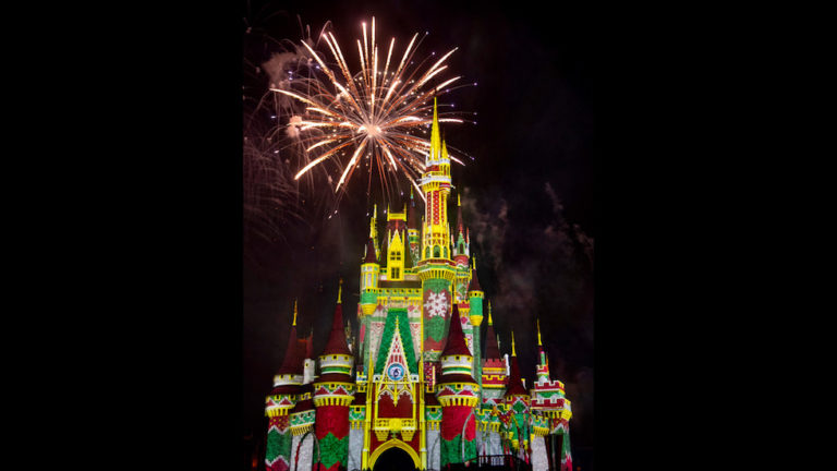 #DisneyParksLIVE to stream ‘Minnie’s Wonderful Christmastime Fireworks’