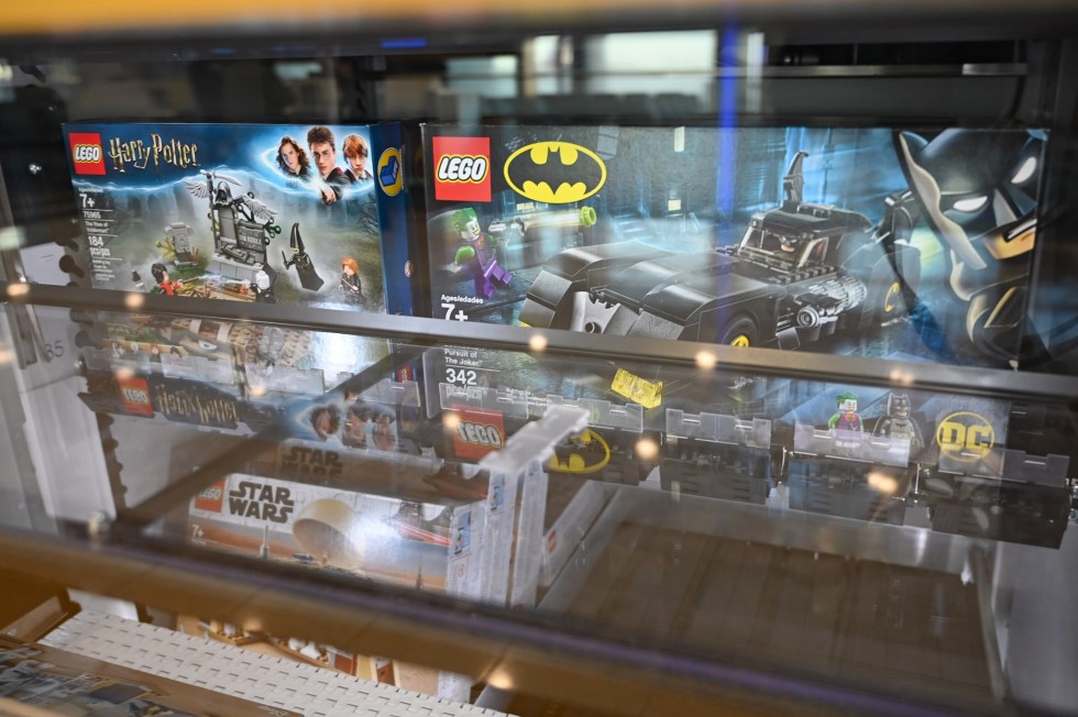 PHOTOS Lego vending machine appears at Orlando International Airport