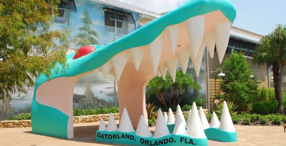 gatorland florida entrance jaw