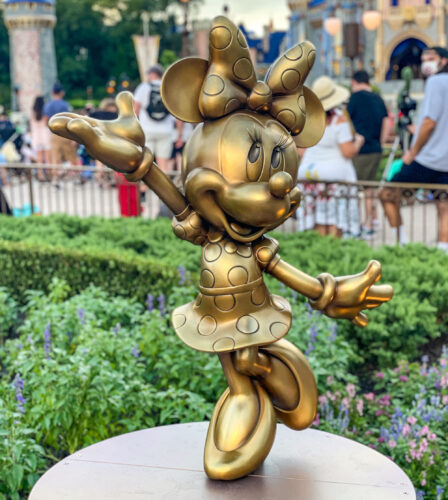 Minnie Mouse fab 50 golden statue
