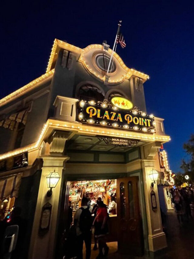 Plaza Point holiday shoppe has opened in Disneyland Park Story