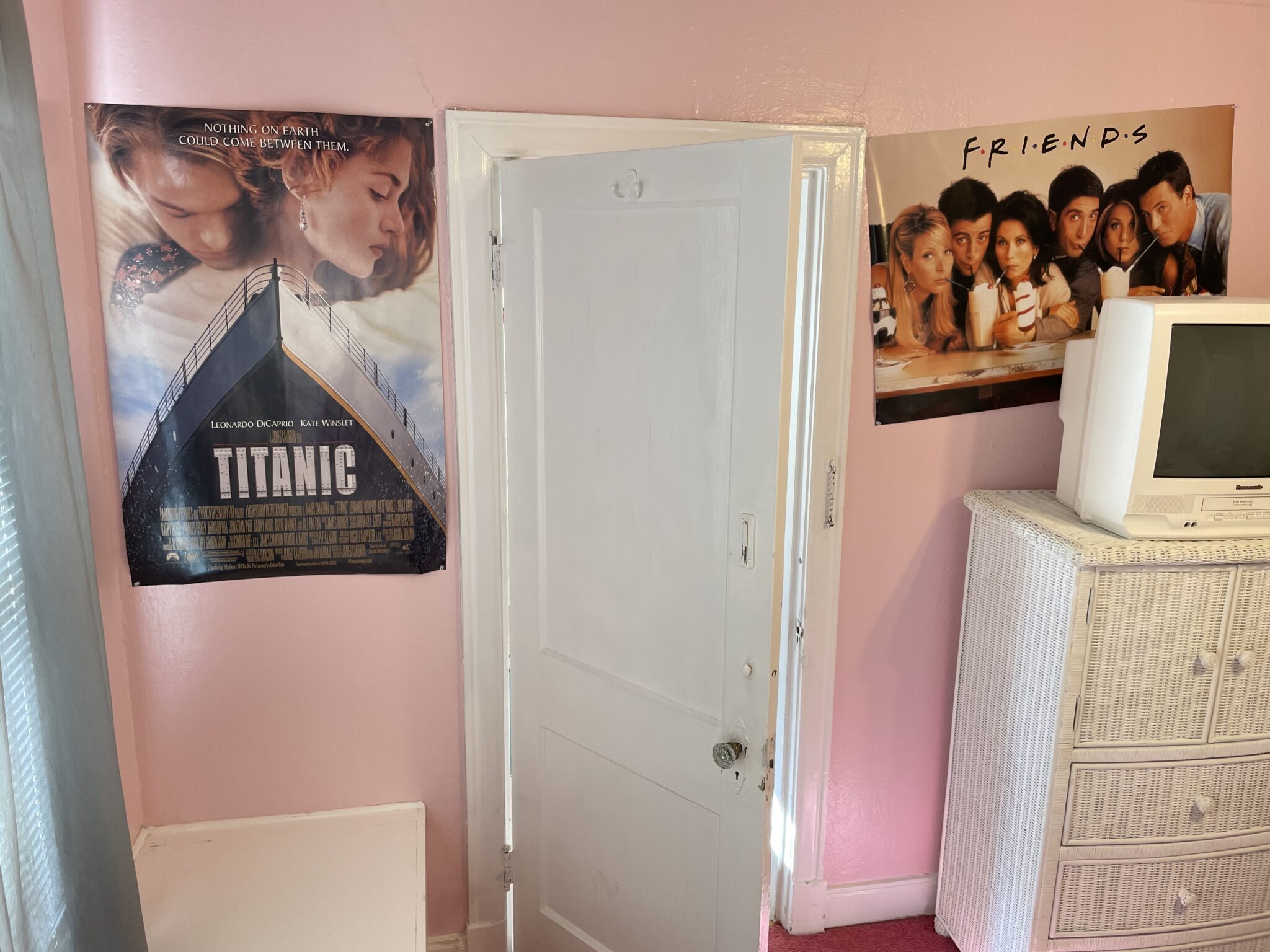 Nostalgic Airbnbs in Dallas, Texas give you a taste of the '80s and '90s