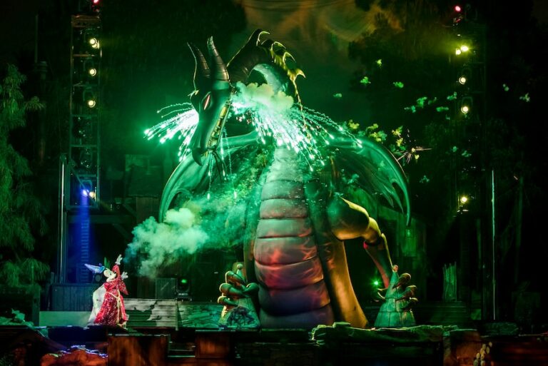 UPDATED: Maleficent dragon caught fire during Fantasmic! at Disneyland