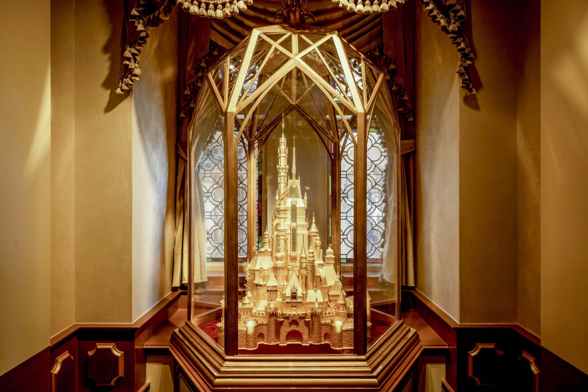 Hong Kong Disneyland Resort - Pure Gold Castle of Magical Dreams