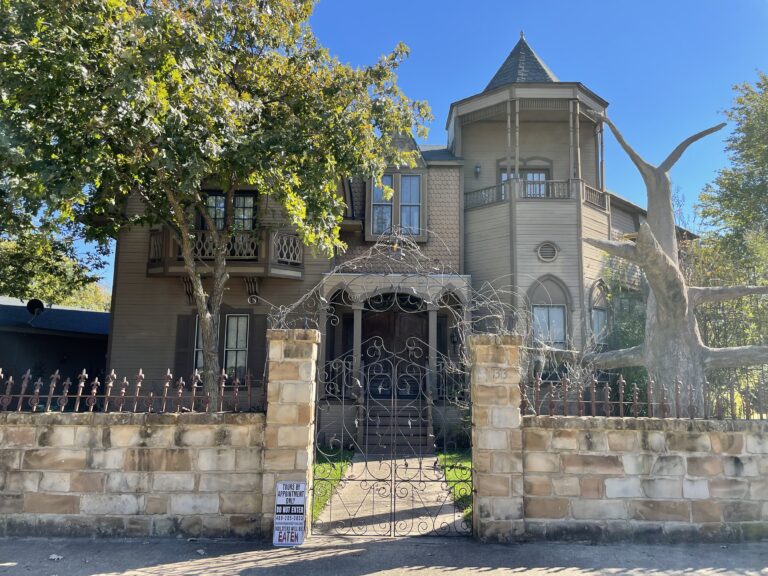 Fans of ‘The Munsters’ TV series recreated the iconic mansion in Texas
