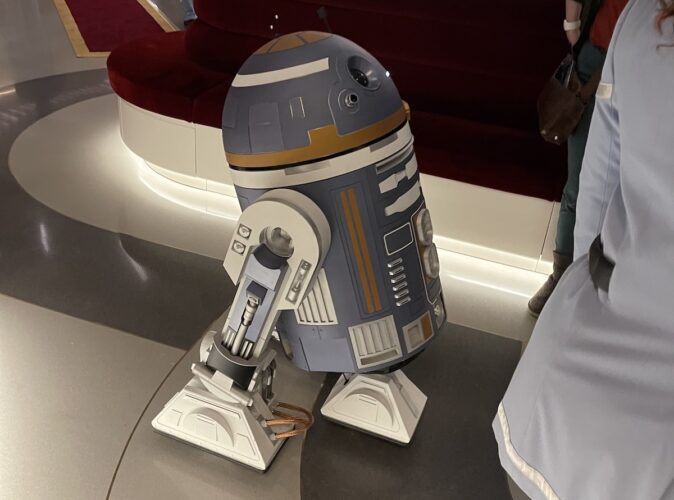 SK-620 R2 droid on the Star Wars Galactic Starcruiser