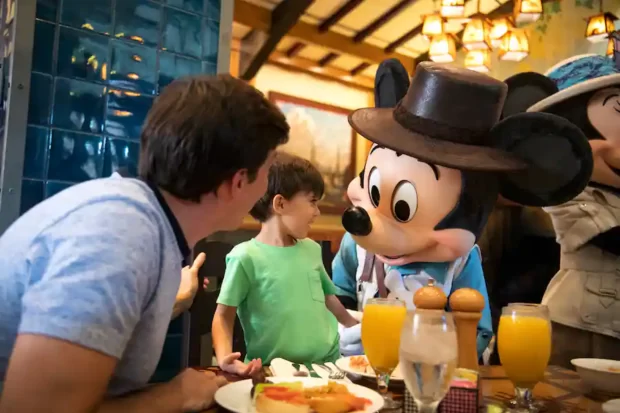 disneyland dining with Mickey