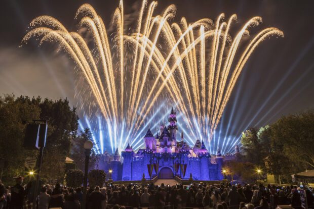 Nighttime holiday shows return to Disneyland Resort this Christmas season