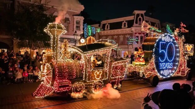 Disneyland nighttime spectaculars - Main Street Electrical Parade