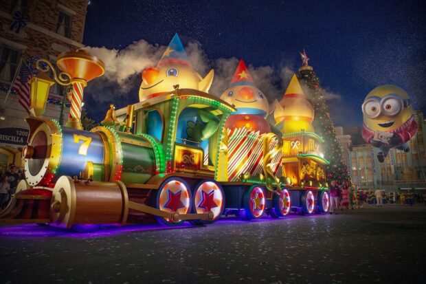 Holidays at Universal Orlando Resort - Universal’s Holiday Parade featuring Macy’s