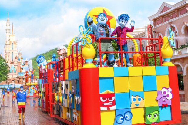 Hong Kong Disneyland - Pixar Water Play Street Parade