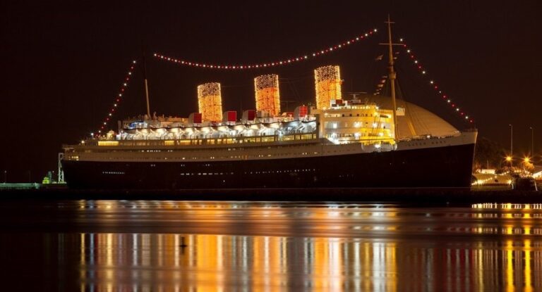 Free Queen Mary guided tours offered during the holiday season
