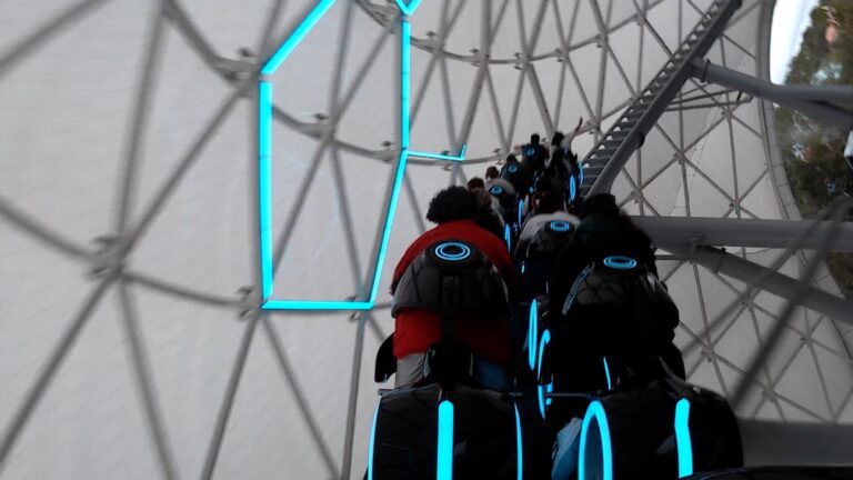 First reactions and ride POV from cast member previews of Tron Lightcycle / Run