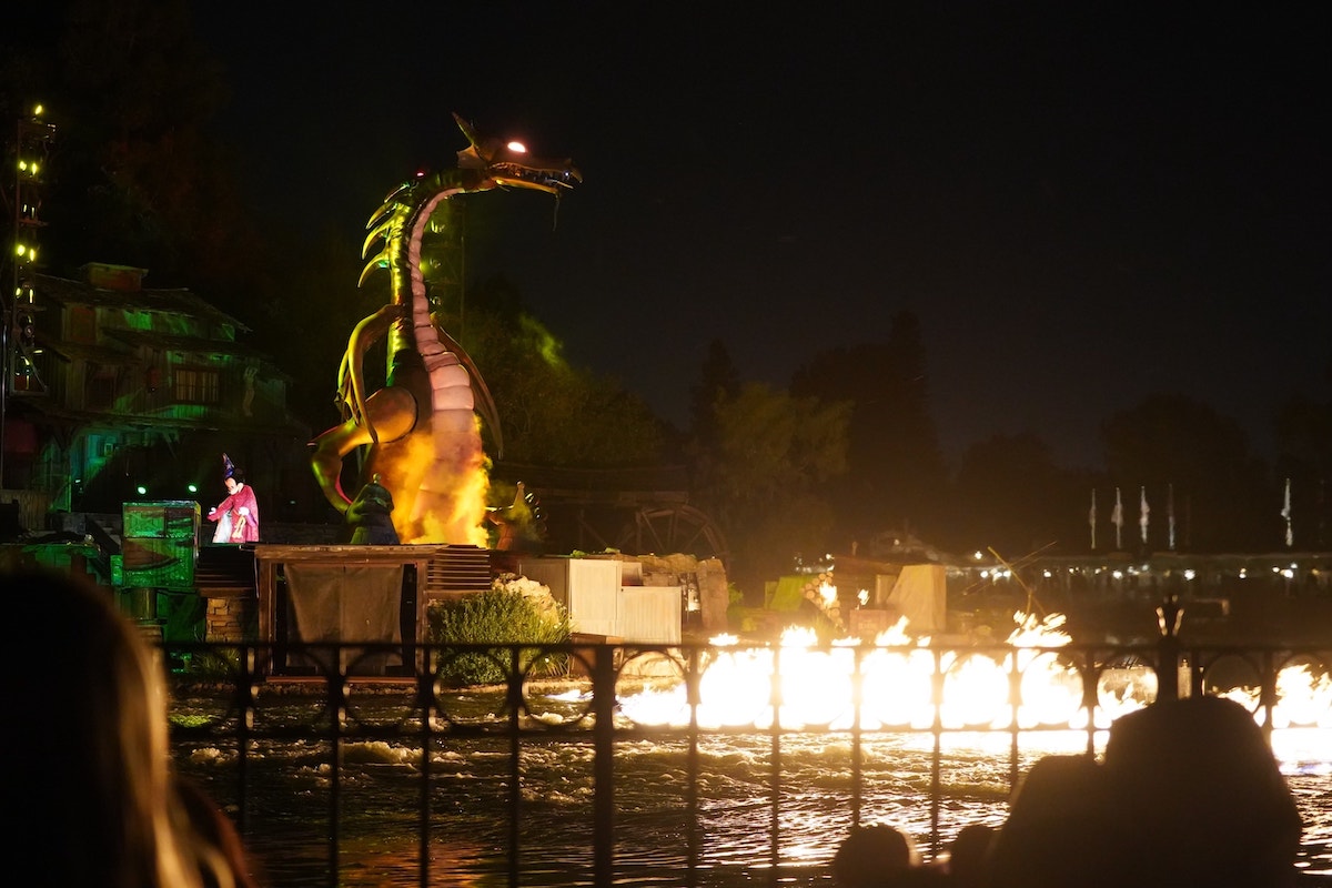 Maleficent dragon caught fire during Fantasmic! at Disneyland