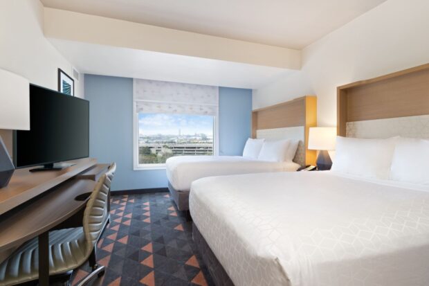 Holiday Inn & Suites Across from Universal Orlando renovated room