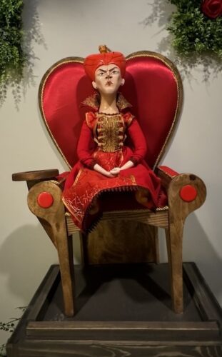 The wonderland red queen in the Edge Escape Wonderland room.