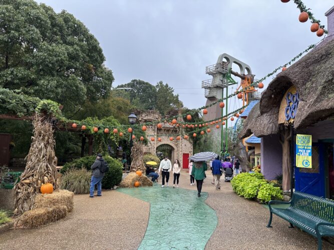 Daytime Halloween pumpkin walkway at Busch Gardens Howl-O-Scream 2023