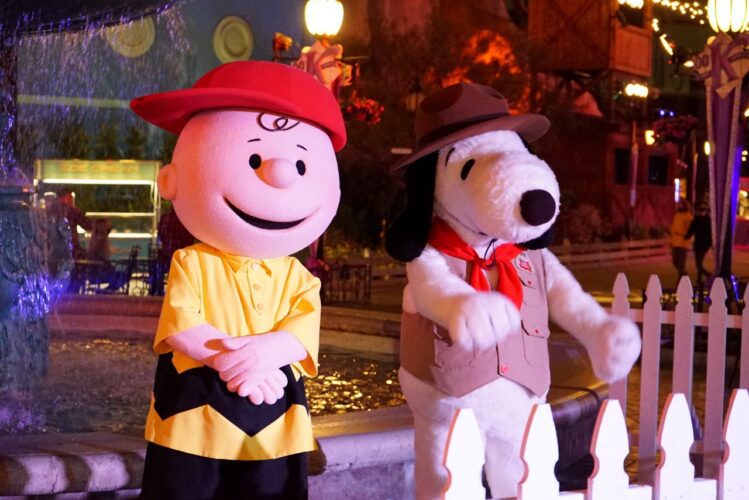 charlie brown and snoopy at knott's berry farm