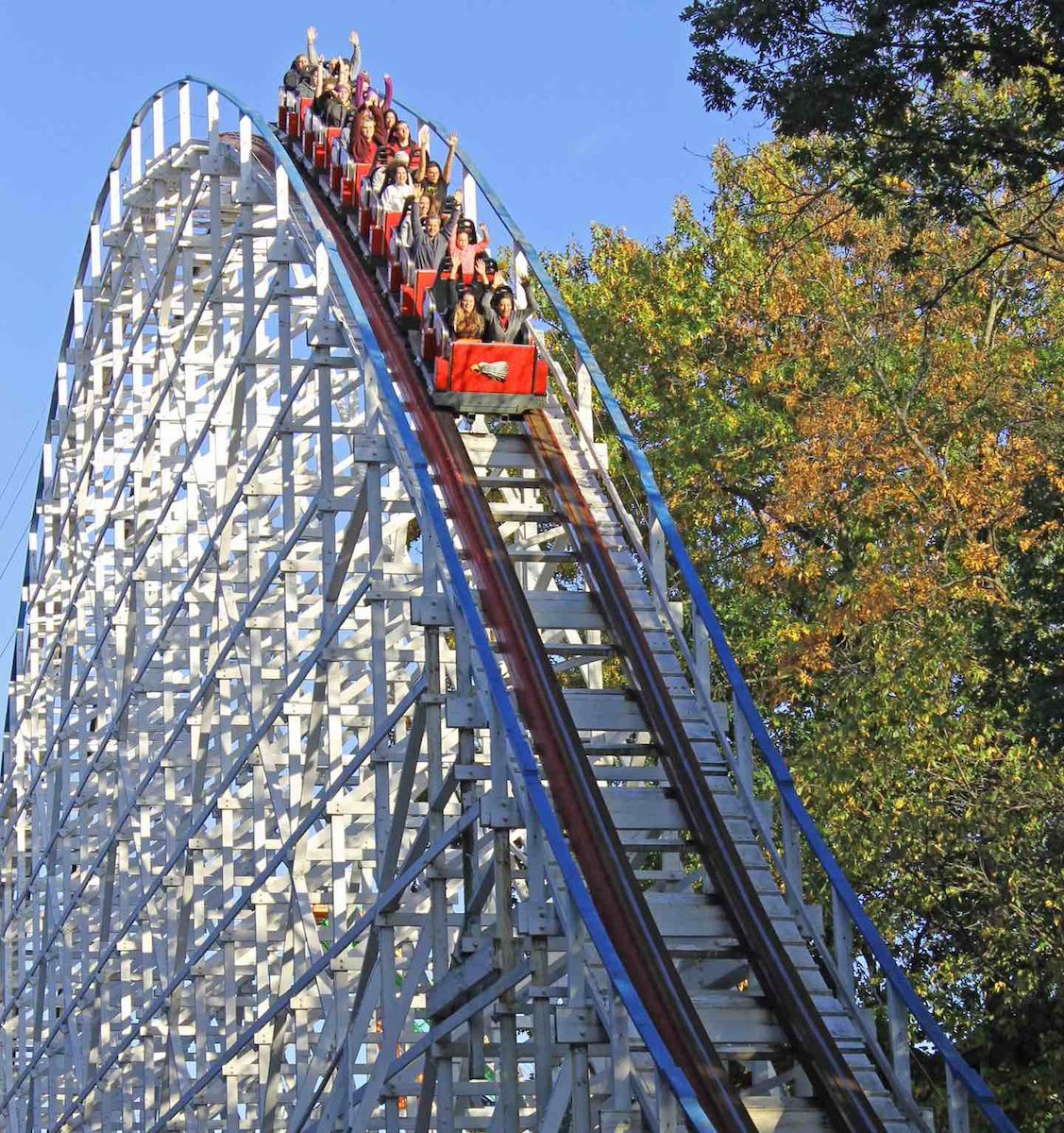 Screaming-Eagle-at-Six-Flags-St.-Louis roller coaster descending a hill