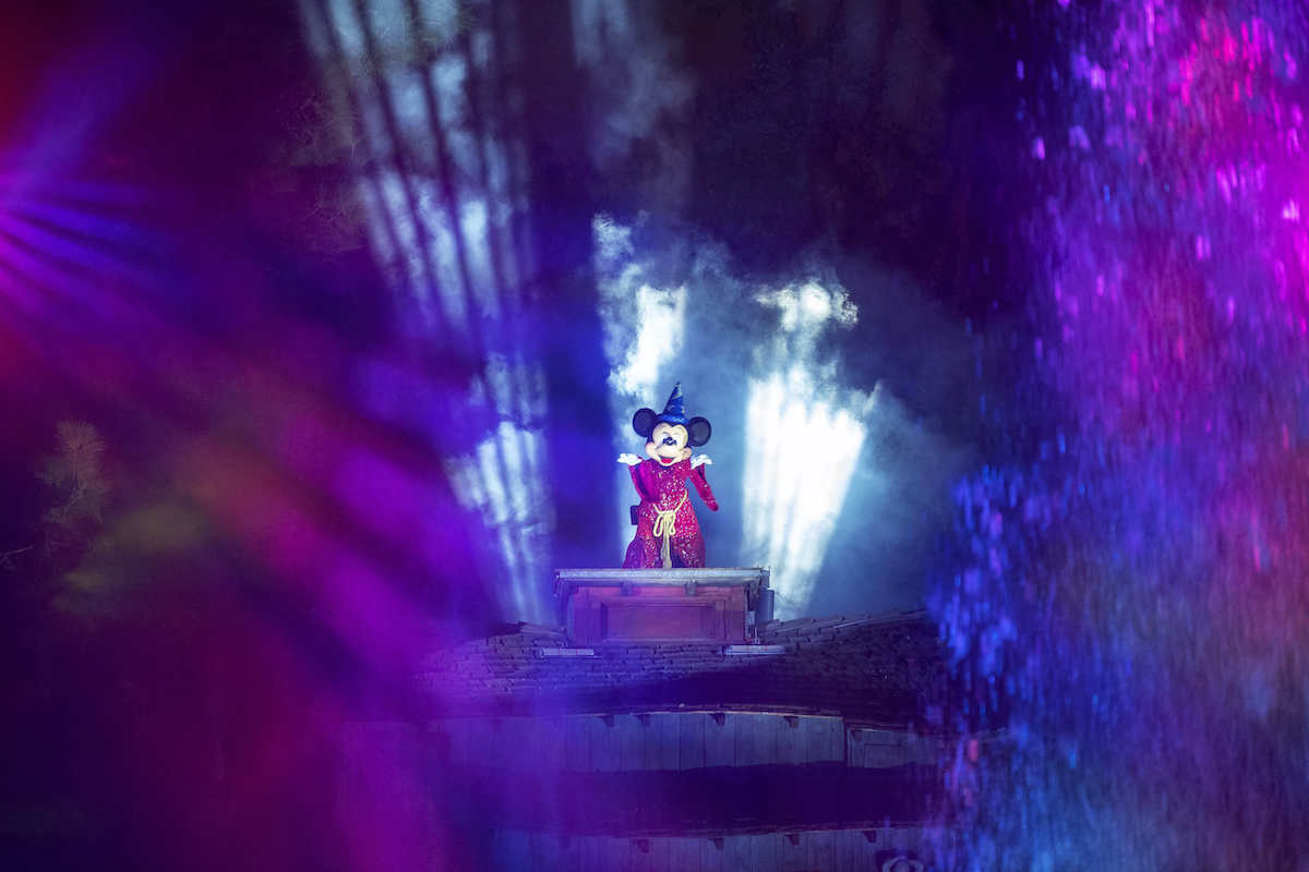 Sorcerer Mickey in Fantasmic