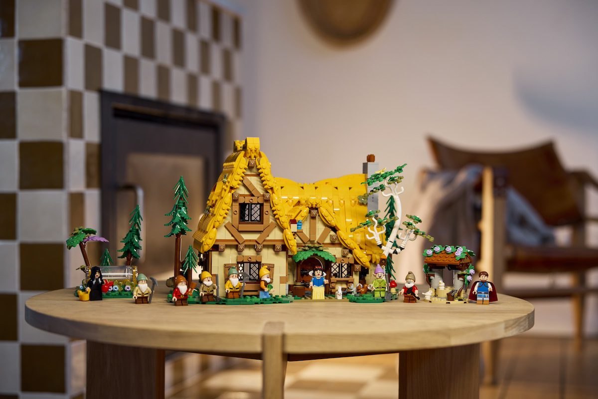 Snow White Lego set