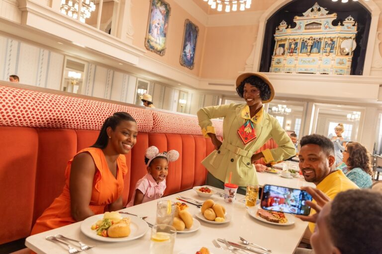 Reimagined character dining experience returns to Walt Disney World Resort