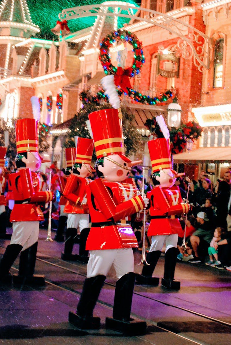 Toy soldiers - Mickey's Once Upon a Christmastime Parade - Magic Kingdom