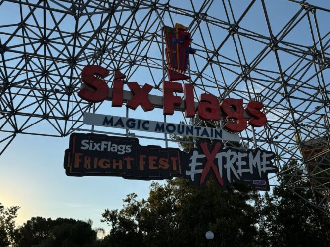 Six Flags Fright Fest Extreme review at Magic Mountain