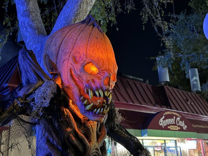 Six Flags Fright Fest Extreme review at Magic Mountain