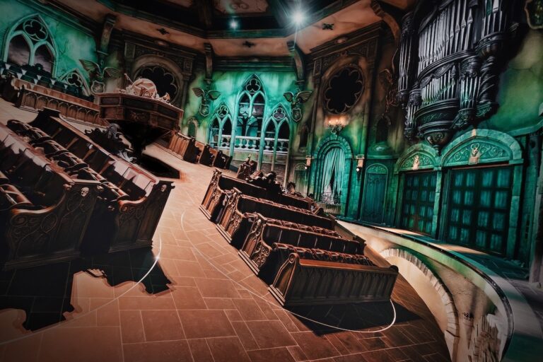 Danse Macabre turntable ride system