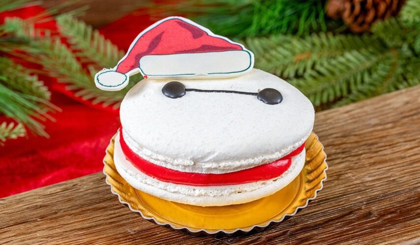Santa Baymax macaron