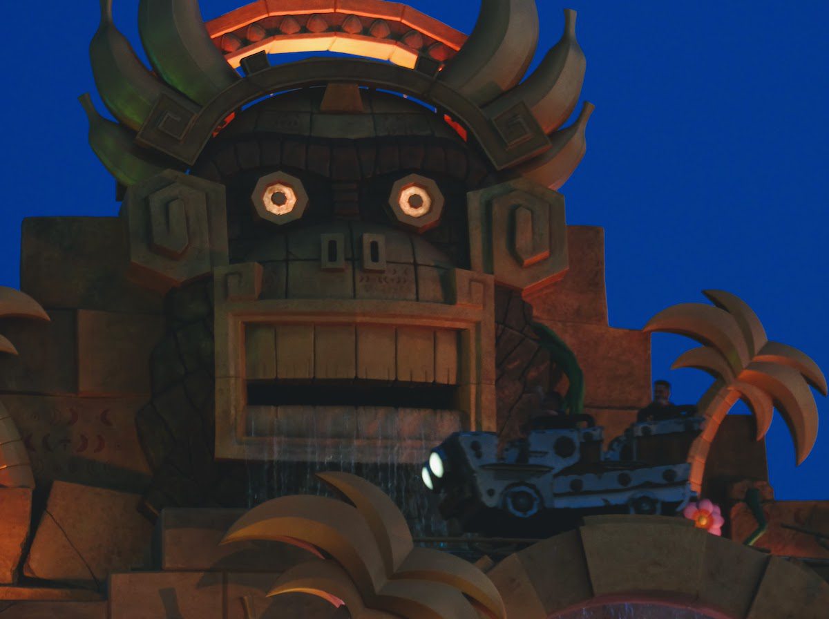 Mine-Cart Madness roller coaster 01 - Donkey Kong Country - Super Nintendo World - Epic Universe 