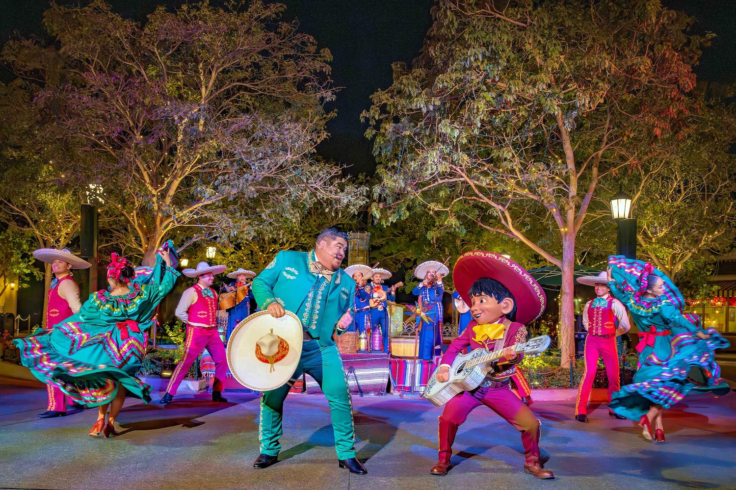 A Musical Christmas with Mariachi Alegría de Disneyland & Miguel!