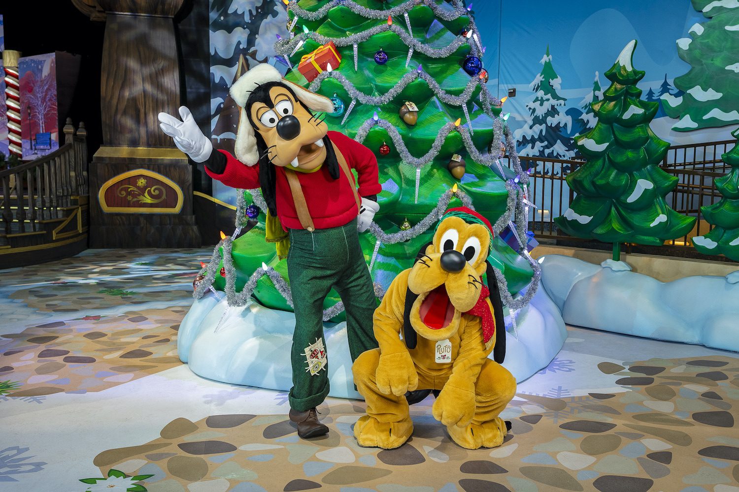 Goofy and Pluto, Disneyland holiday season