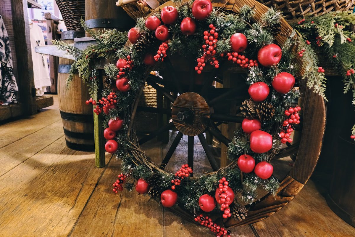 Snoggletog decor - Hiccup's Workshop