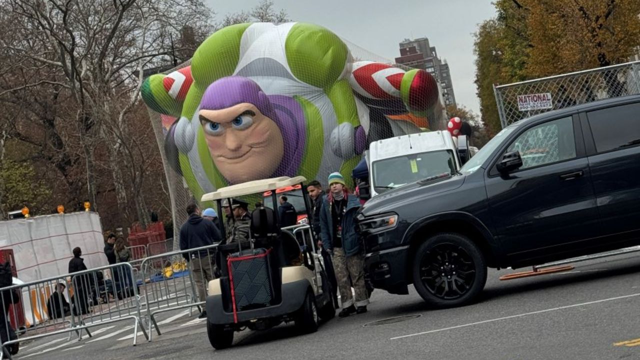 macy's thanksgiving parade buzz lightyear