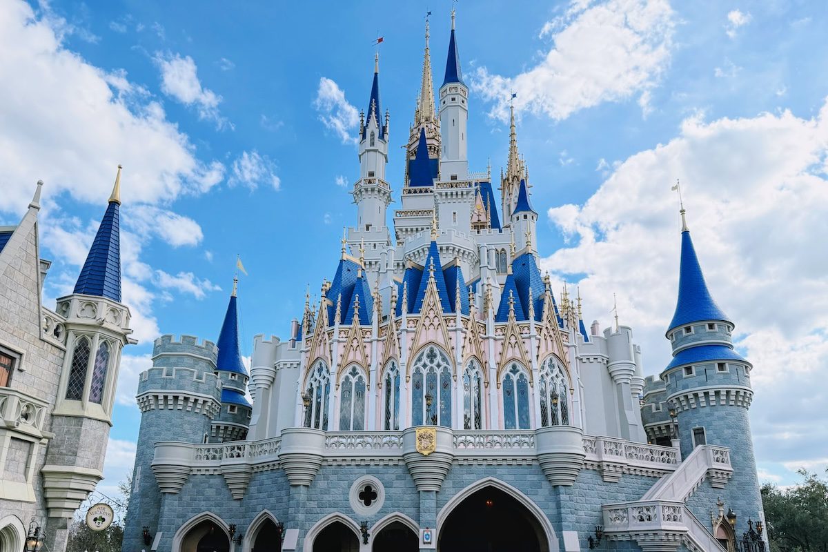 Cinderella Castle repainting 