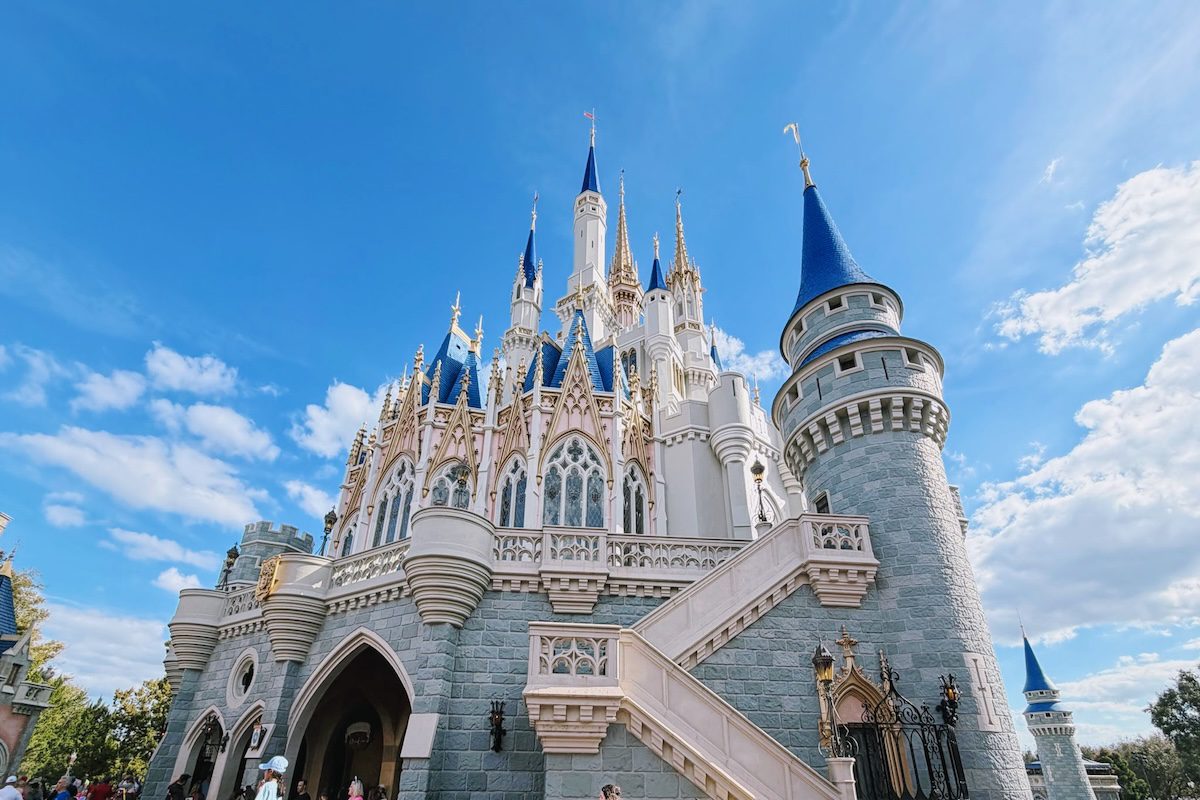 Cinderella Castle repainting 