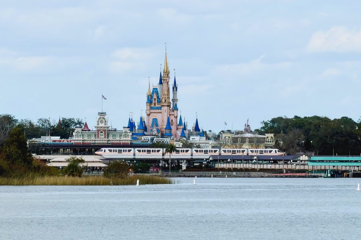 Cinderella Castle repainting 