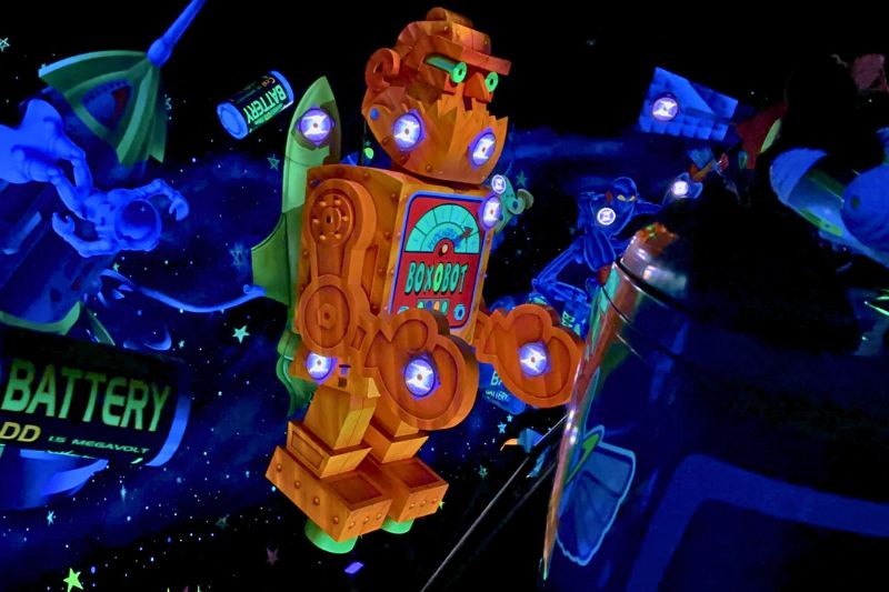 Buzz Lightyear's Space Ranger Spin robot target