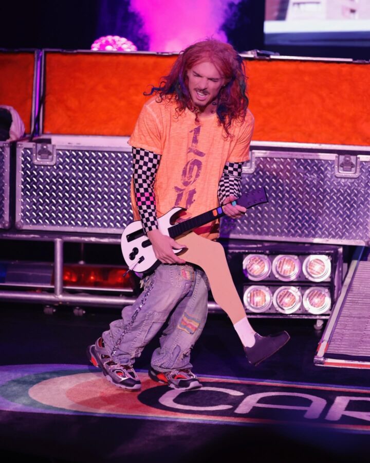 carrot top comedian on stage