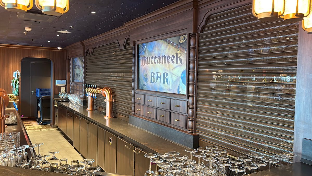 Disney Adventure - Buccaneer Bar